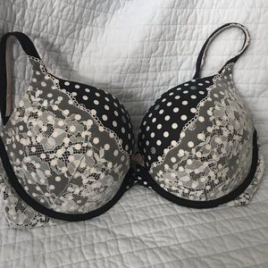(Body) Victoria’s Secret bra 38D